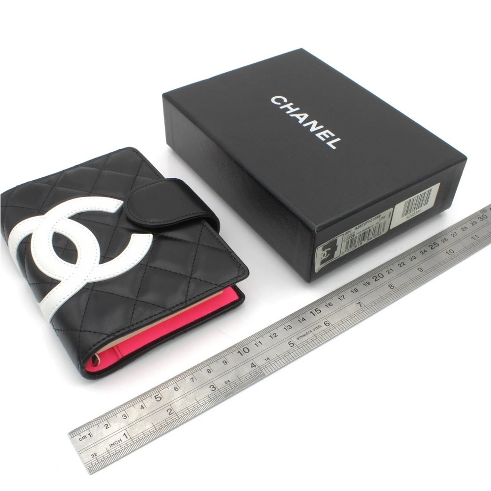 CHANEL Quilted Black and White Leather
Agenda Booklet - Picture 9 of 9